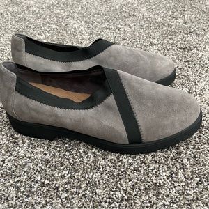 Clarks // Loafer Bellevue Cedar Slip On Suede Artisan Comfort Gray